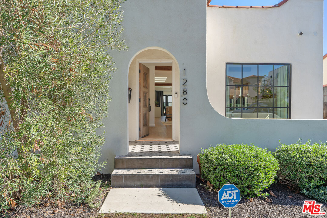 1280 South Sycamore Avenue Los Angeles, CA 90019 - Photo 4 of 74