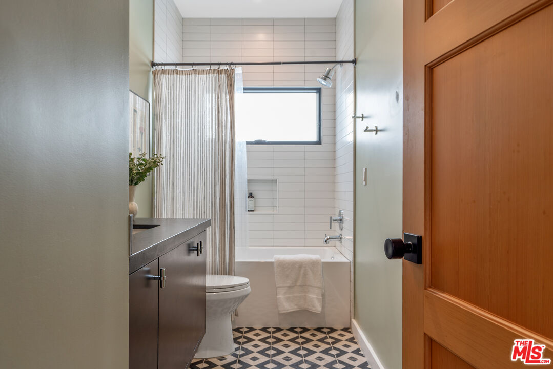 1280 South Sycamore Avenue Los Angeles, CA 90019 - Photo 41 of 74