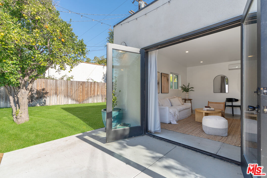 1280 South Sycamore Avenue Los Angeles, CA 90019 - Photo 43 of 74