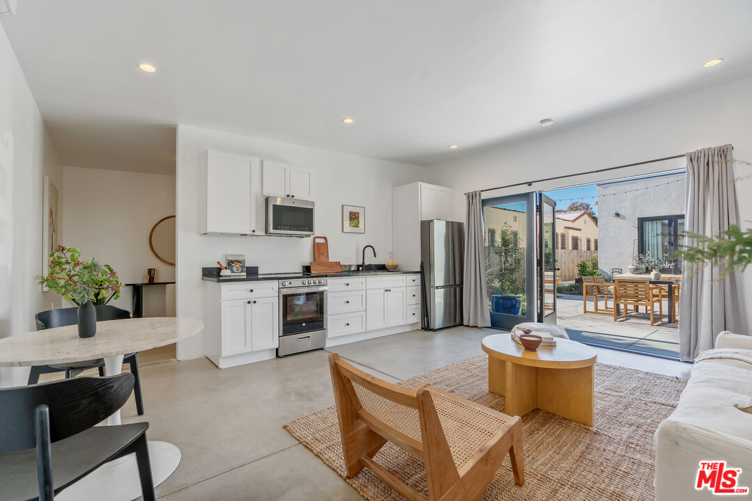 1280 South Sycamore Avenue Los Angeles, CA 90019 - Photo 44 of 74