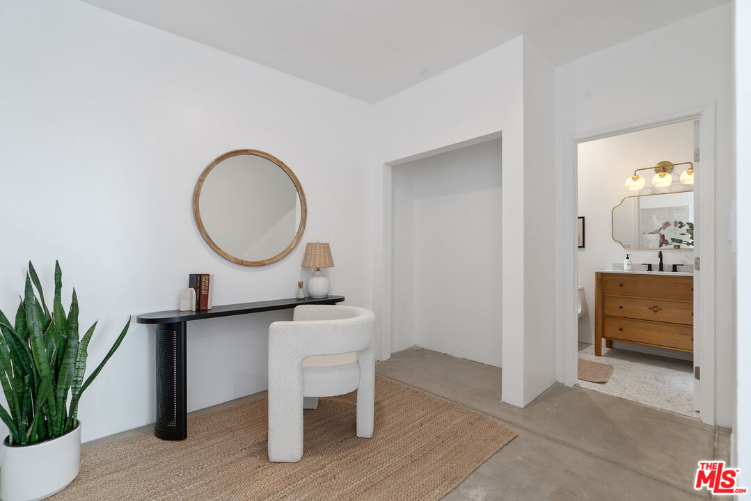 1280 South Sycamore Avenue Los Angeles, CA 90019 - Photo 47 of 74