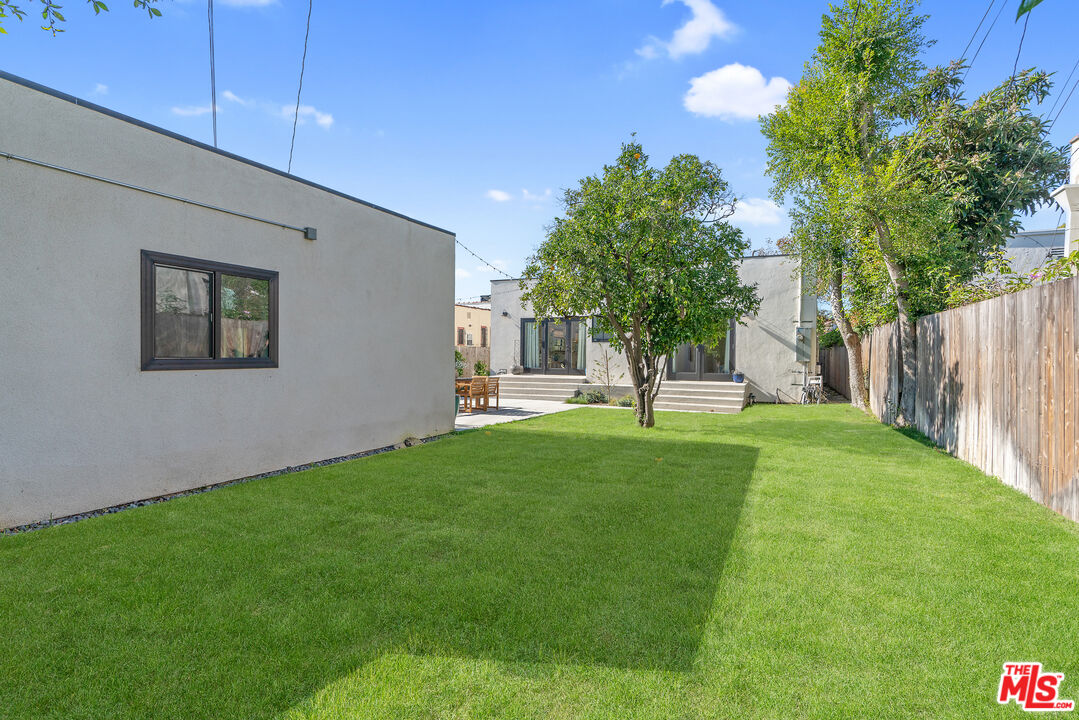 1280 South Sycamore Avenue Los Angeles, CA 90019 - Photo 51 of 74