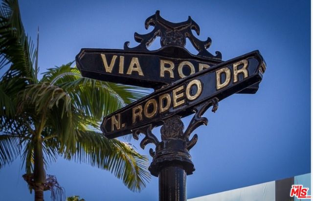 $2,079,000 | 1280 South Sycamore Avenue, Los Angeles, CA 90019