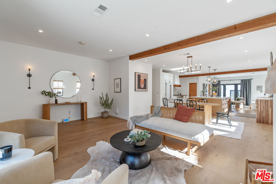 1280 South Sycamore Avenue Los Angeles, CA 90019 - Photo 9 of 74