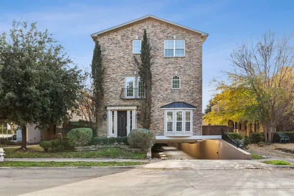 $4,150 | 4120 Hawthorne Avenue, Unit 2, Dallas, TX 75219