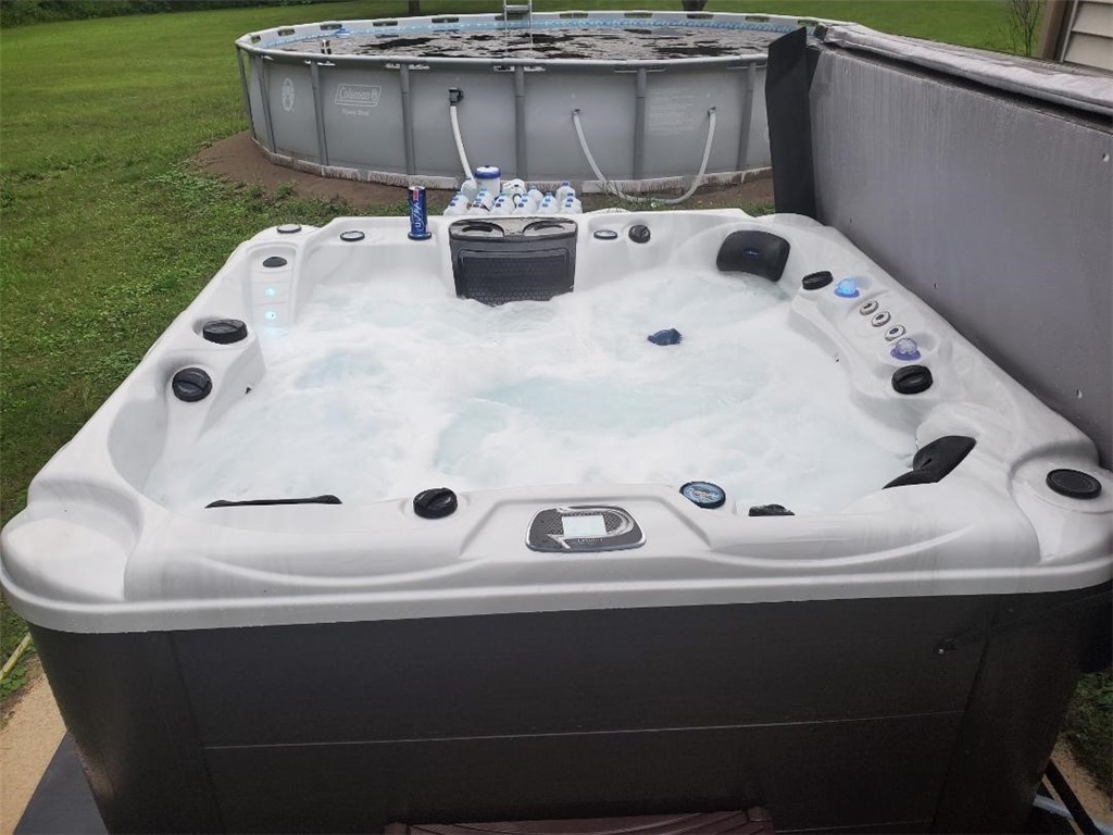 16711 4th Section Road Clarendon, NY 14470 - Photo 7 of 30 Hot Tub & Pool
