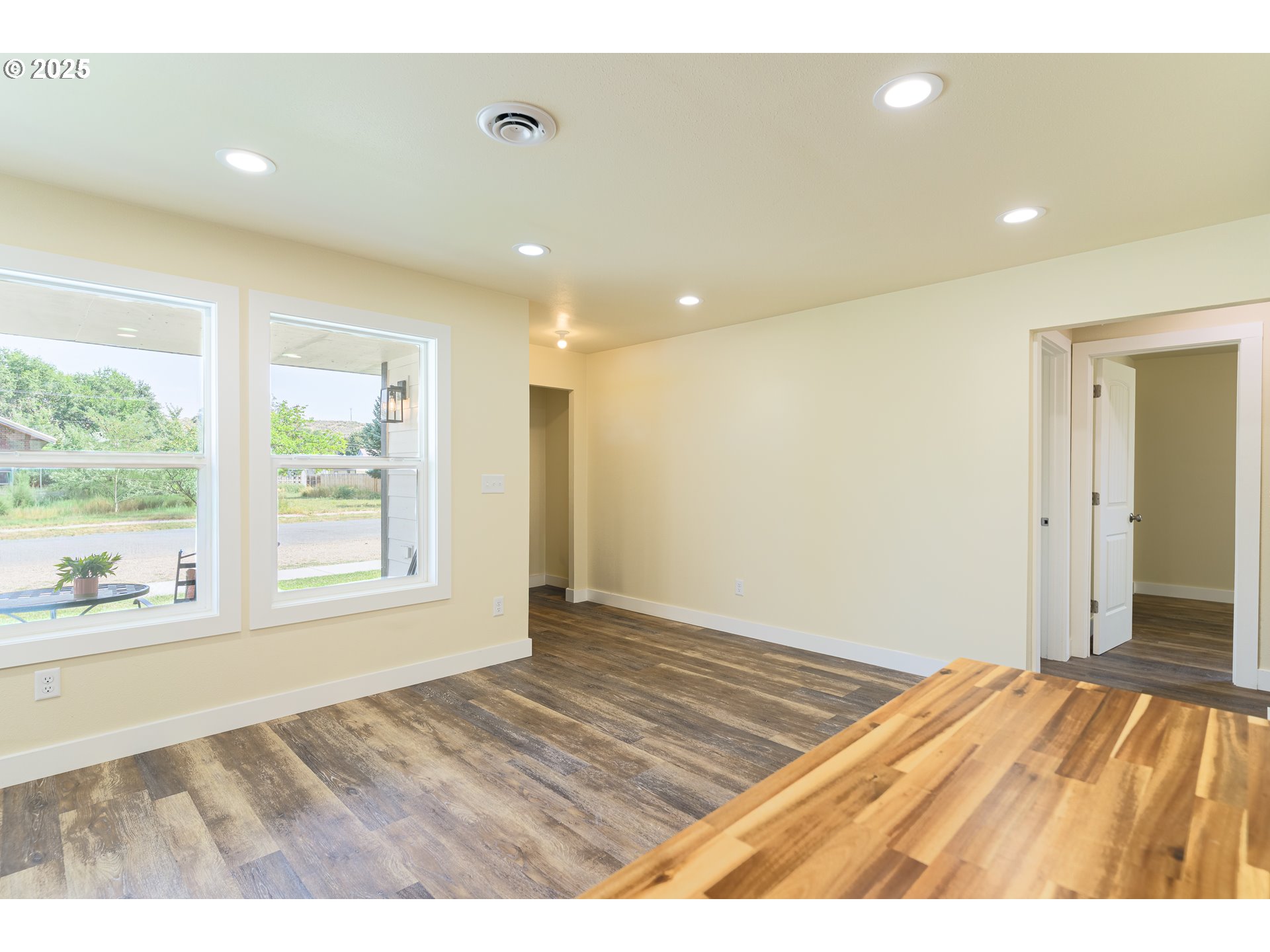 1895 Balm Street Baker City, OR 97814 - Photo 11 of 32 a view of an empty room and window