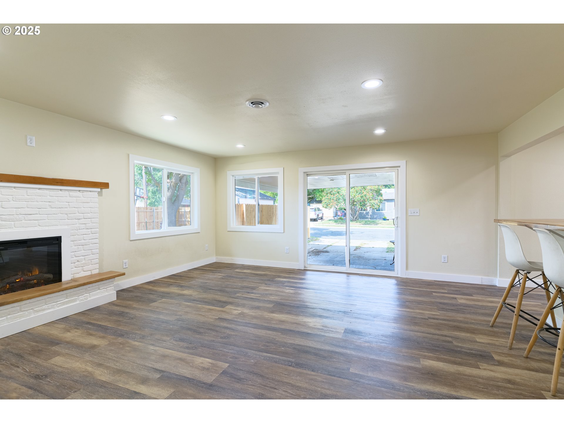 1895 Balm Street Baker City, OR 97814 - Photo 13 of 32 a view of an empty room with wooden floor and a window