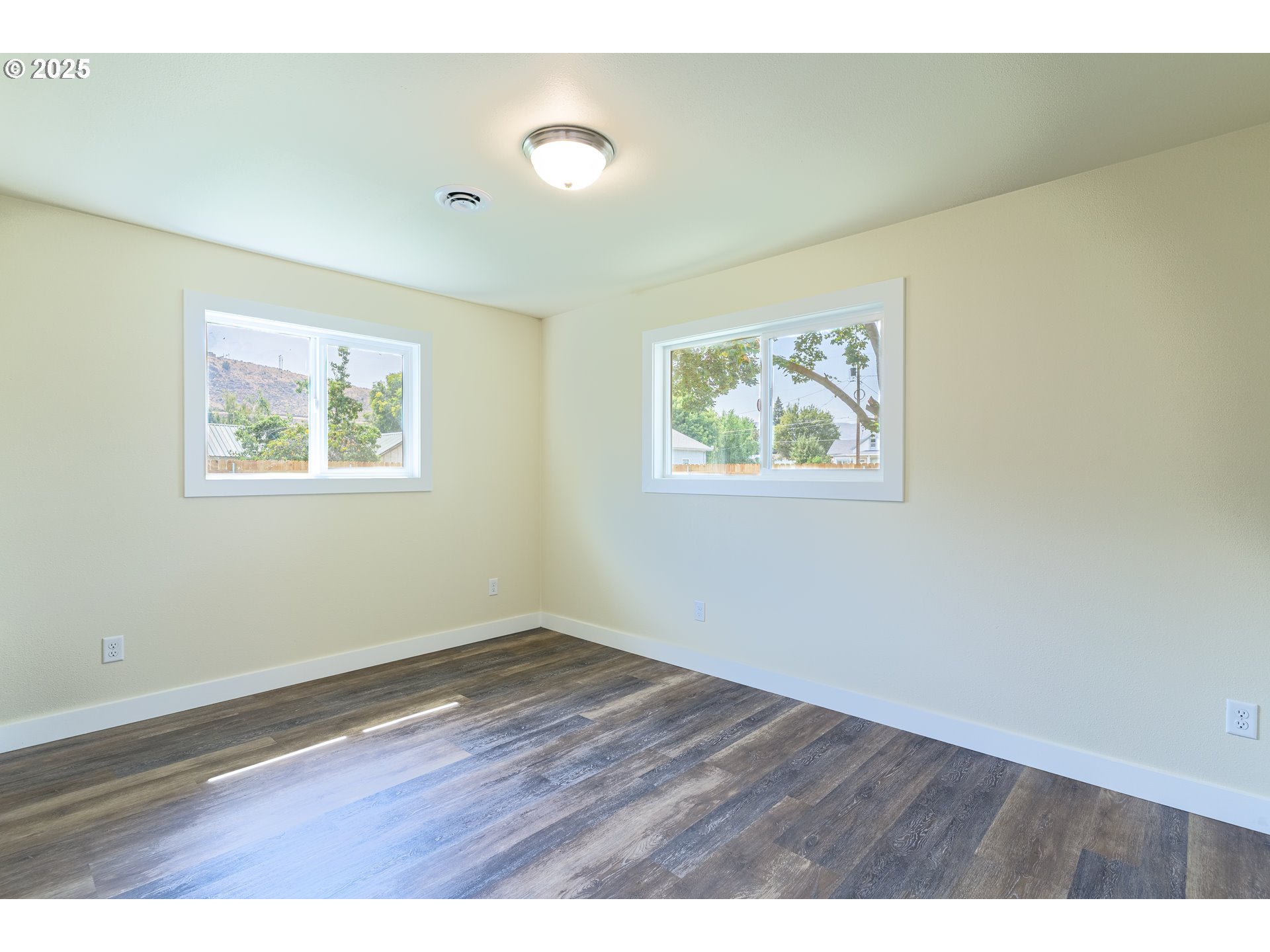 1895 Balm Street Baker City, OR 97814 - Photo 15 of 32 a view of an empty room with wooden floor and a window
