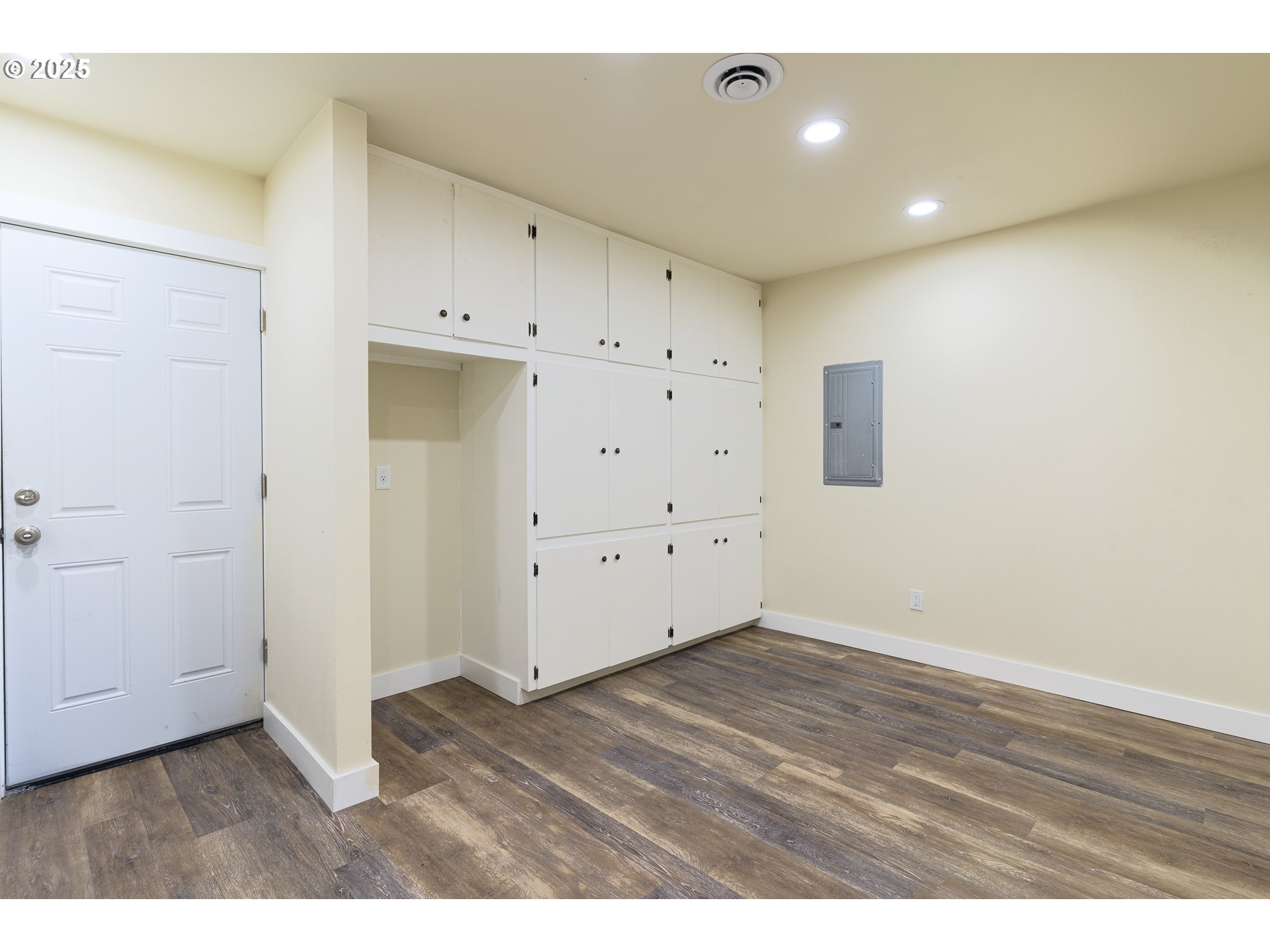 1895 Balm Street Baker City, OR 97814 - Photo 19 of 32 a view of an empty room