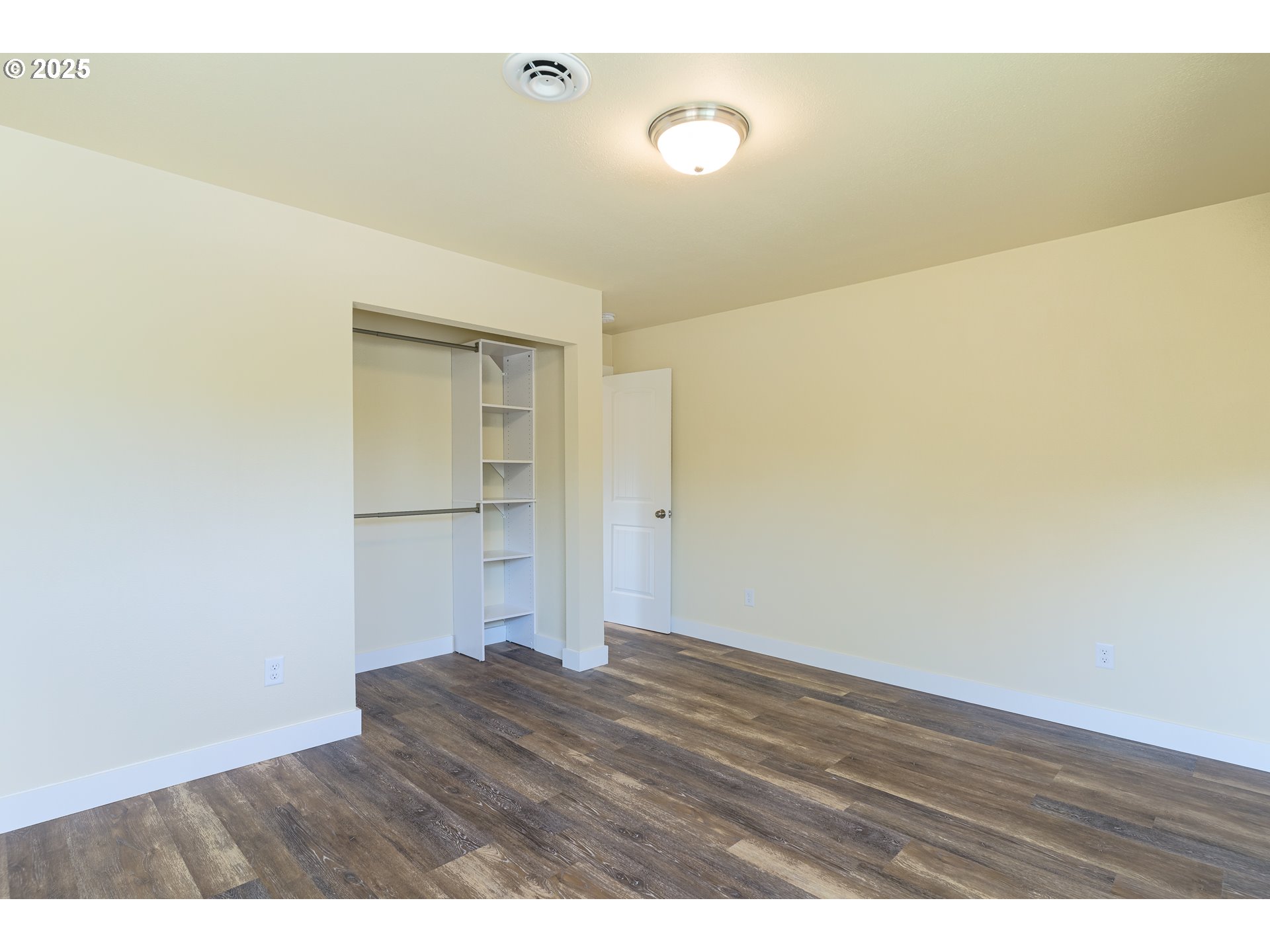 1895 Balm Street Baker City, OR 97814 - Photo 23 of 32 a view of an empty room