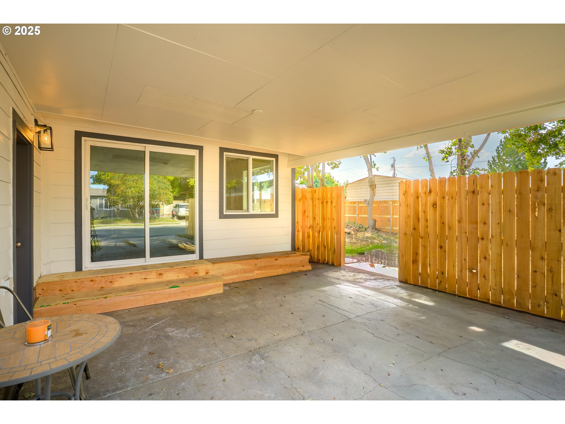 1895 Balm Street Baker City, OR 97814 - Photo 6 of 32 a view of an empty room with a window