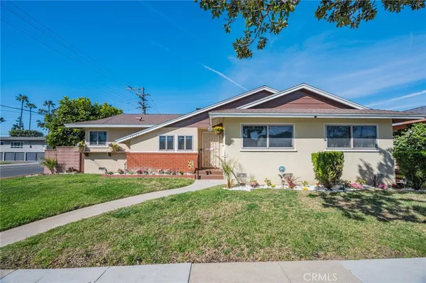 $875,000 | 10725 South 8th Avenue, Inglewood, CA 90303