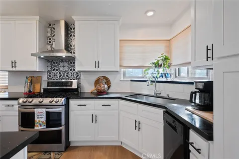 $875,000 | 10725 South 8th Avenue, Inglewood, CA 90303