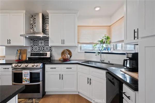 $875,000 | 10725 South 8th Avenue, Inglewood, CA 90303
