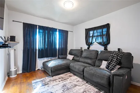 $875,000 | 10725 South 8th Avenue, Inglewood, CA 90303