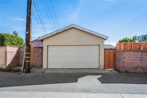 $875,000 | 10725 South 8th Avenue, Inglewood, CA 90303