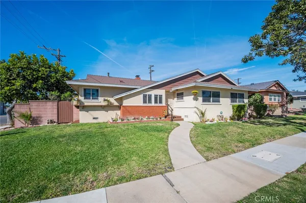 $875,000 | 10725 South 8th Avenue, Inglewood, CA 90303