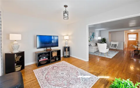 $875,000 | 10725 South 8th Avenue, Inglewood, CA 90303