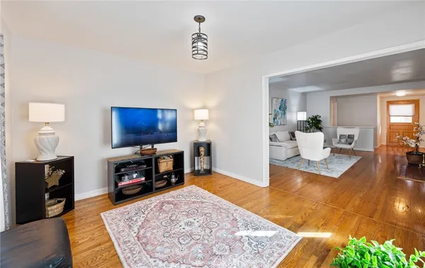$875,000 | 10725 South 8th Avenue, Inglewood, CA 90303