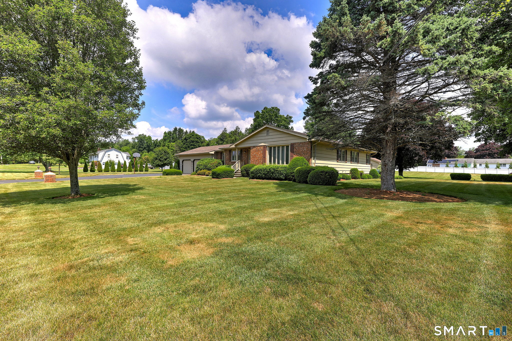 531 Woodruff Road Milford, CT 06461 - Photo 3 of 39