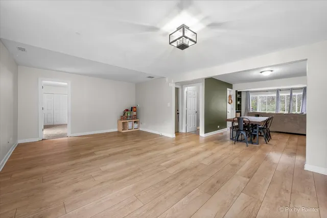 a view of livingroom with furniture and dining table