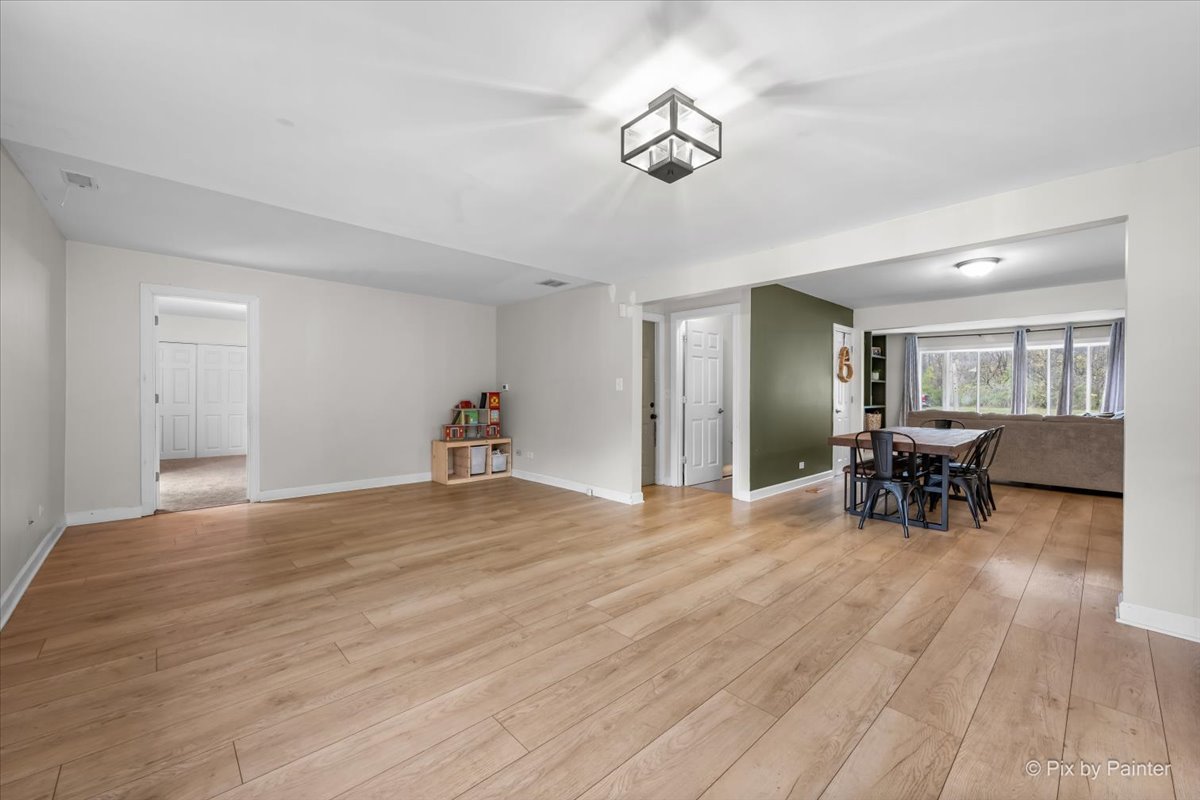 9520 Stacy Lane Union, IL 60180 - Photo 15 of 45 a view of livingroom with furniture and dining table
