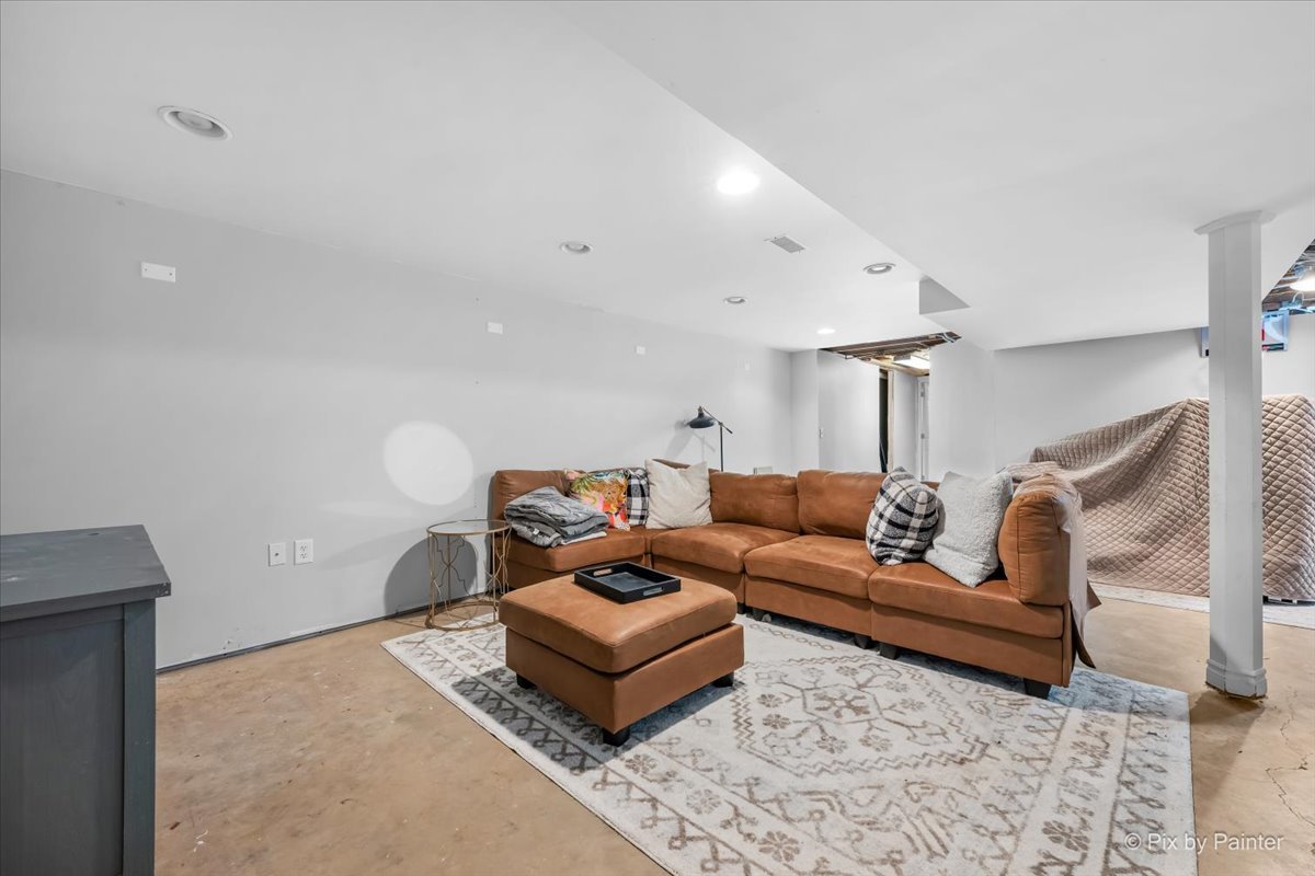 9520 Stacy Lane Union, IL 60180 - Photo 25 of 45 a living room with furniture and a rug