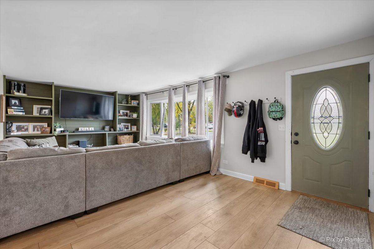 9520 Stacy Lane Union, IL 60180 - Photo 9 of 45 a living room with furniture a flat screen tv and a wall clock