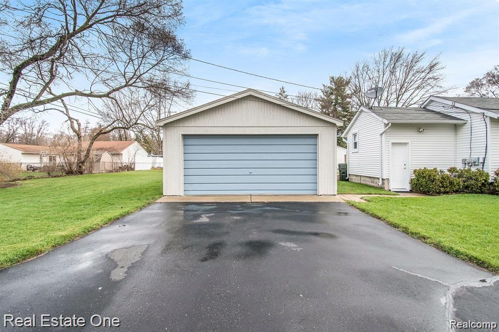2638 Emmons Avenue Rochester, MI 48307 - Photo 28 of 28 DSC_0005.jpg