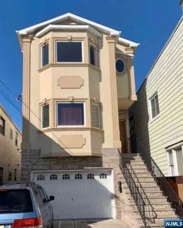 $2,700 | 324 Sussex Street, Unit 2F, Harrison, NJ 07029