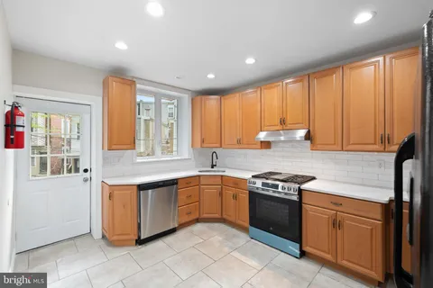 $3,800 | 619 South 42nd Street, Philadelphia, PA 19104