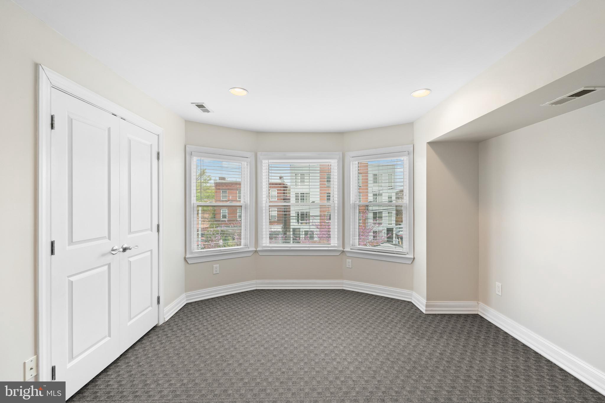 619 South 42nd Street Philadelphia, PA 19104 - Photo 15 of 30 an empty room with windows