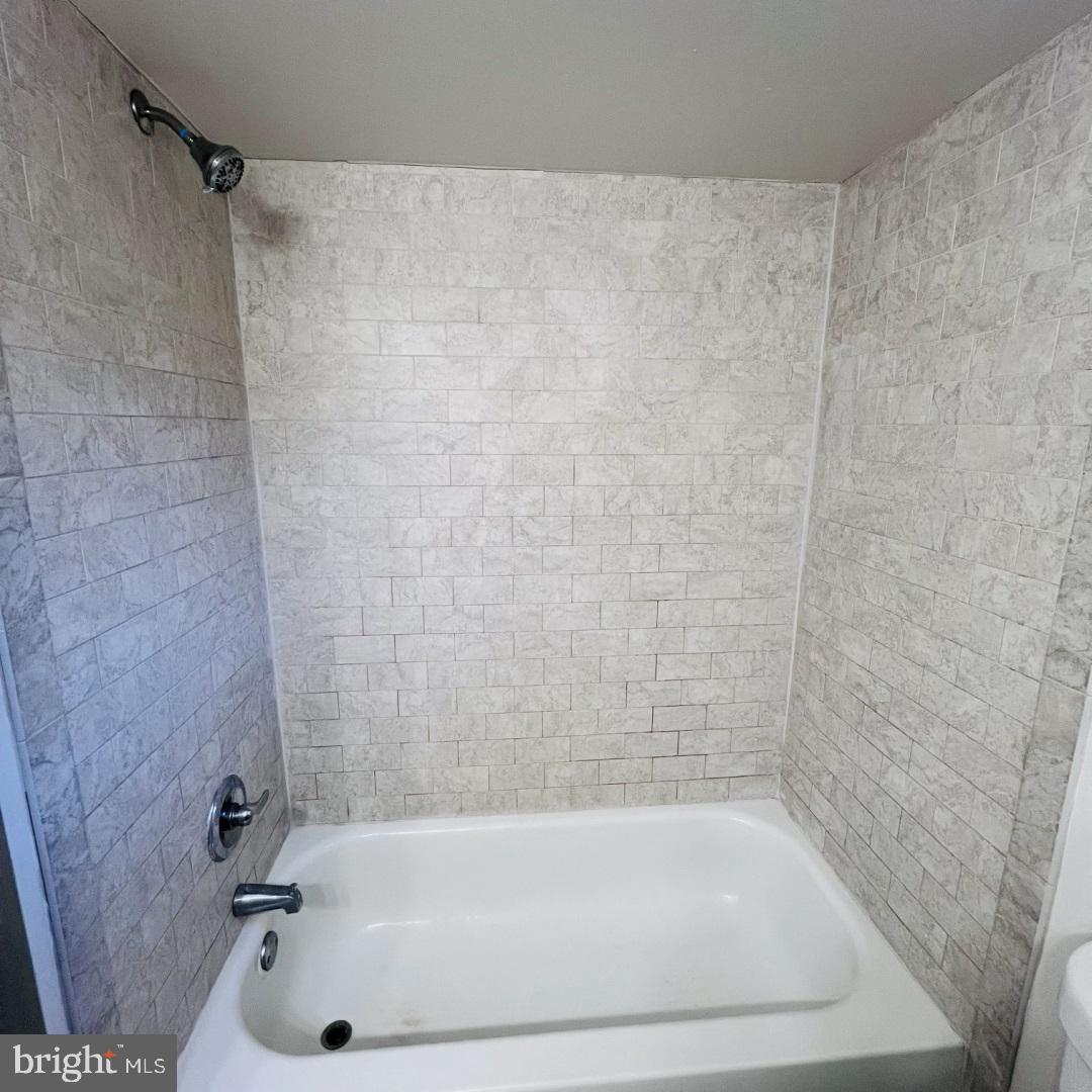 619 South 42nd Street Philadelphia, PA 19104 - Photo 16 of 25 a bathroom with a tub