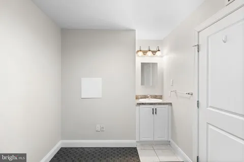 $3,800 | 619 South 42nd Street, Philadelphia, PA 19104