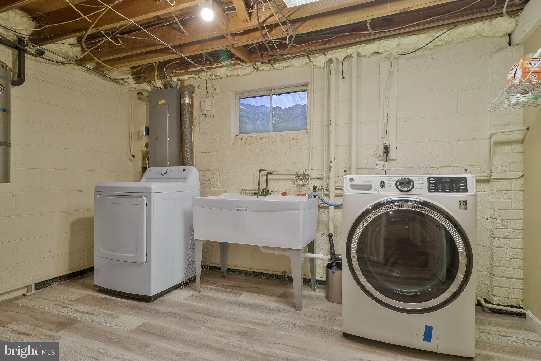 1907 Alberti Drive Silver Spring, MD 20902 - Photo 18 of 19 Laundry Area with Double Deep Sink