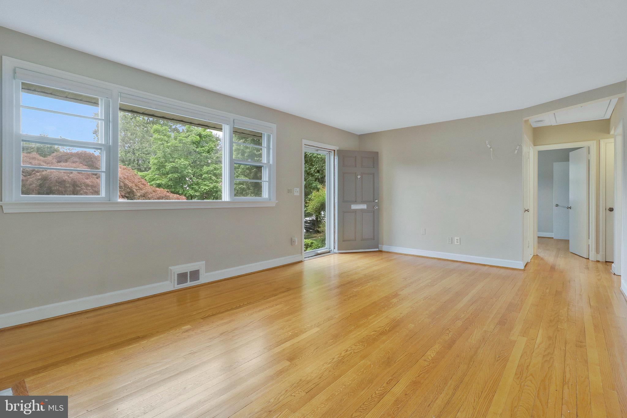 1907 Alberti Drive Silver Spring, MD 20902 - Photo 5 of 19 Entrance Into Living Room