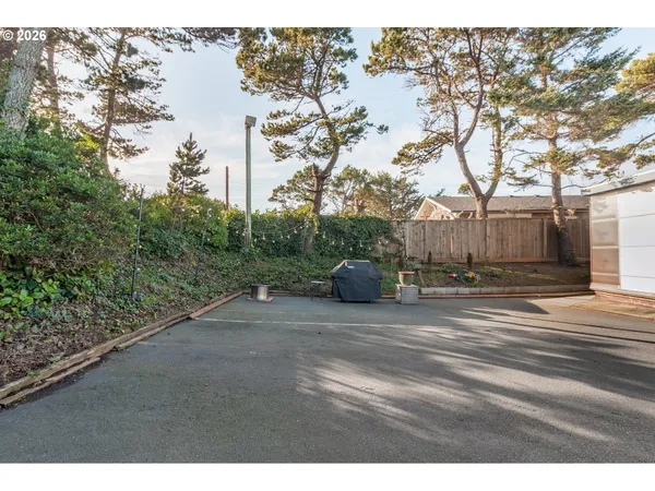 $669,000 | 4333 Southwest Coast Avenue, Lincoln City, OR 97367