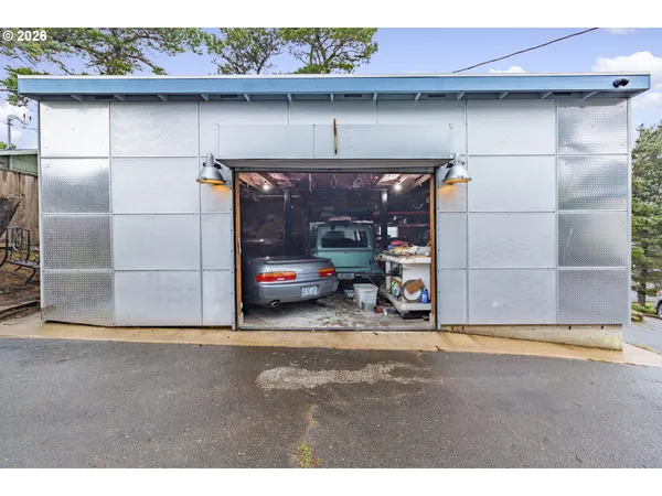 $669,000 | 4333 Southwest Coast Avenue, Lincoln City, OR 97367