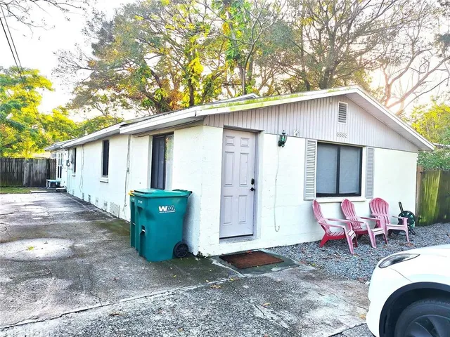 $2,300 | 6886 49th Avenue North, St. Petersburg, FL 33709