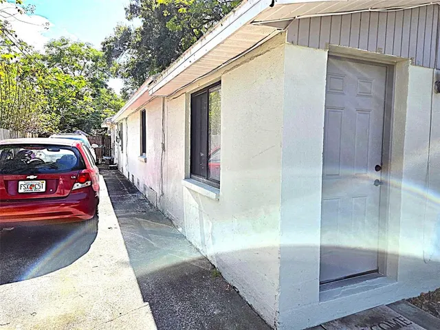 $2,300 | 6886 49th Avenue North, St. Petersburg, FL 33709