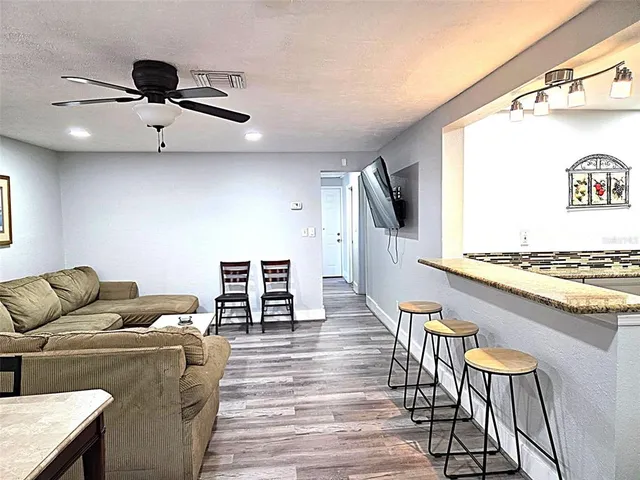 $2,300 | 6886 49th Avenue North, St. Petersburg, FL 33709