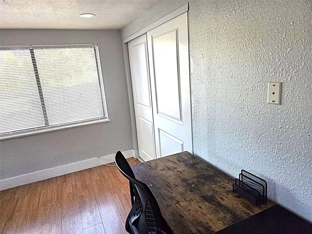 $2,300 | 6886 49th Avenue North, St. Petersburg, FL 33709