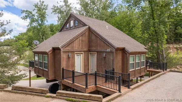 $425,000 | 206 Yacht Club Landing Drive, Lake Ozark, MO 65049