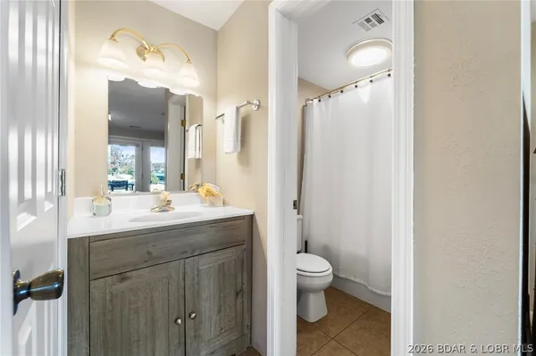 $425,000 | 206 Yacht Club Landing Drive, Lake Ozark, MO 65049