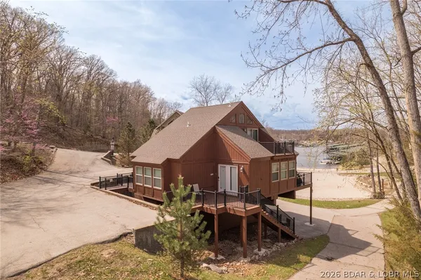 $425,000 | 206 Yacht Club Landing Drive, Lake Ozark, MO 65049