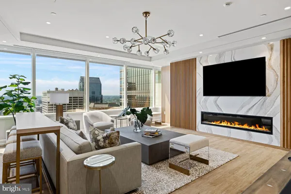 $5,750,000 | 50 South 16th Street, Unit 4604, Philadelphia, PA 19103