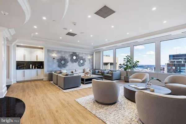 $5,750,000 | 50 South 16th Street, Unit 4604, Philadelphia, PA 19103