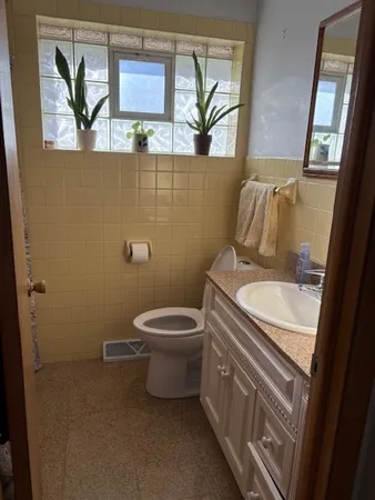 $3,400 | 312 North Reuter Drive, Arlington Heights, IL 60005