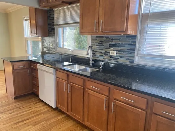 $3,400 | 312 North Reuter Drive, Arlington Heights, IL 60005